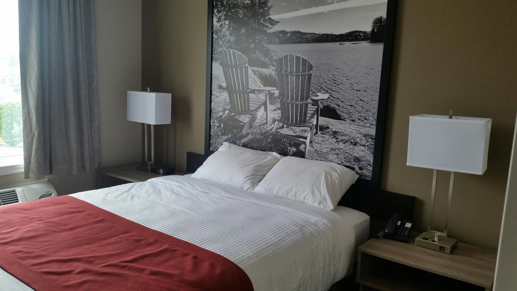 Super 8 By Wyndham Mont Laurier Hotel Exterior photo
