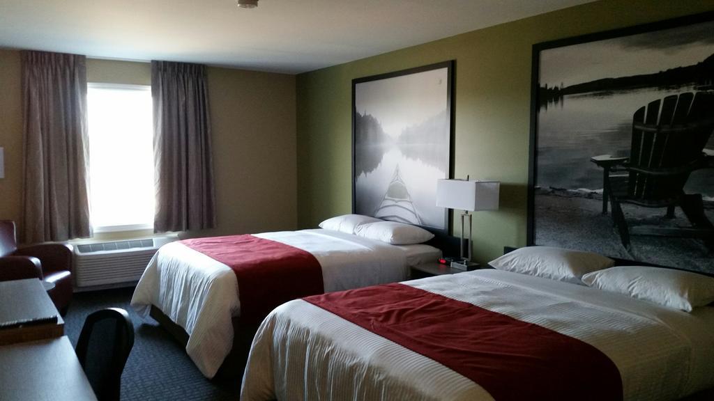 Super 8 By Wyndham Mont Laurier Hotel Exterior photo